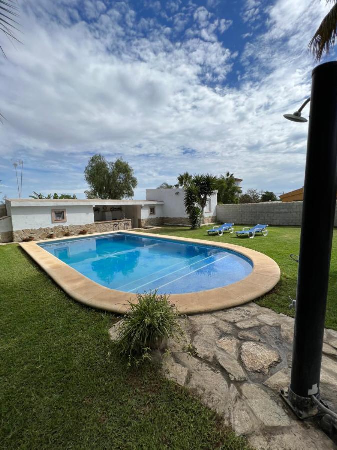 Chalet En La Barrosa, Piscina+Bbq+Grifo De Cerveza Chiclana de la Frontera Esterno foto