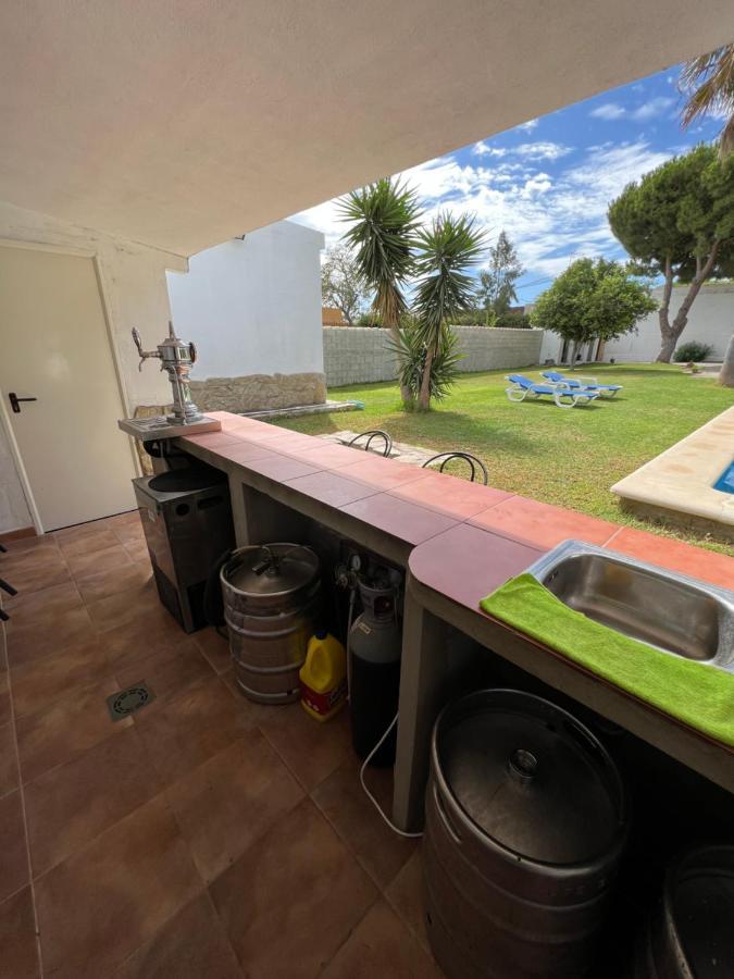 Chalet En La Barrosa, Piscina+Bbq+Grifo De Cerveza Chiclana de la Frontera Esterno foto